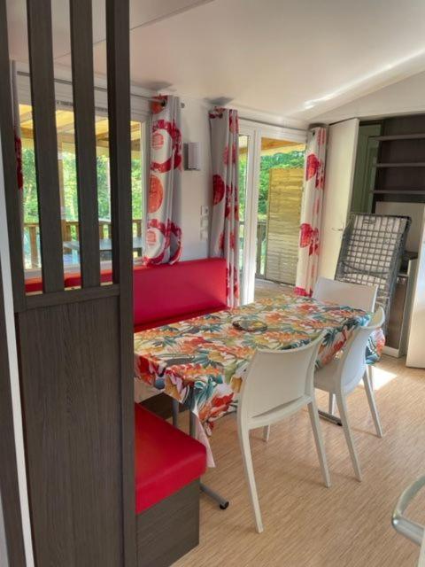 Camping Le Ruisseau Saint-André-de-Seignaux المظهر الخارجي الصورة