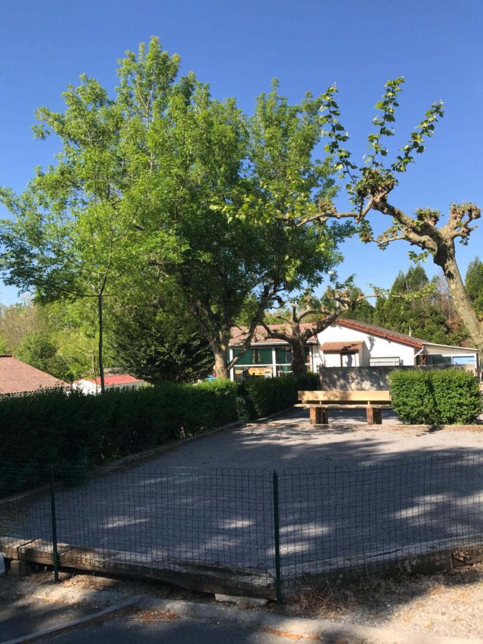 Camping Le Ruisseau Saint-André-de-Seignaux المظهر الخارجي الصورة