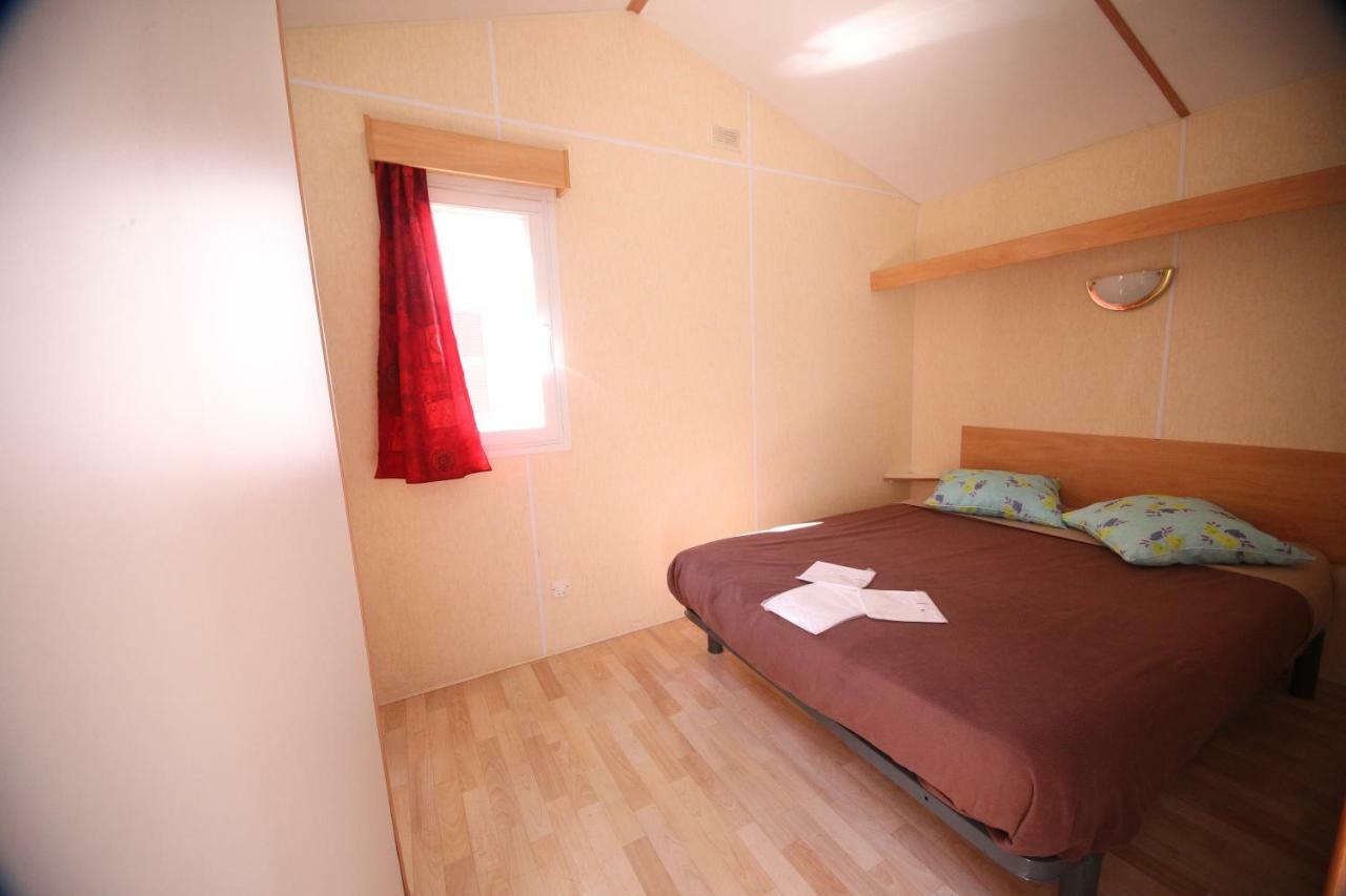 Camping Le Ruisseau Saint-André-de-Seignaux المظهر الخارجي الصورة